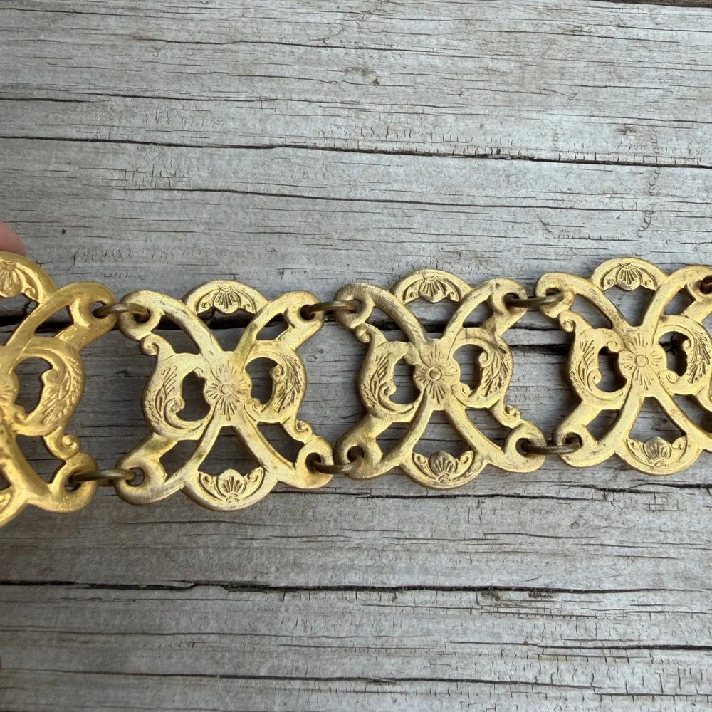 Vintage Filigree Metal Chain Belt Womens Gold Tone Ornate Urn Buckle 35.5 Inch